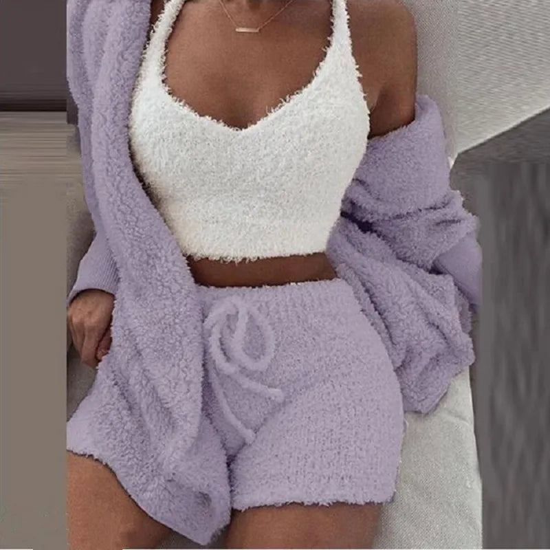 Fluffy Short Pyjama™ | Laat je vriendin het nooit meer koud hebben!